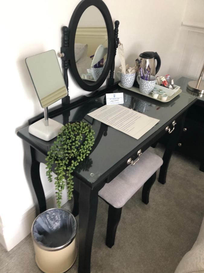 Lazy Waves Boutique B&B New Quay エクステリア 写真