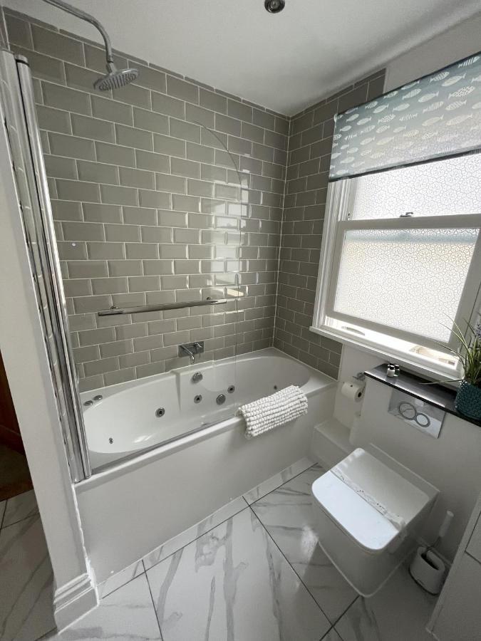 Lazy Waves Boutique B&B New Quay エクステリア 写真